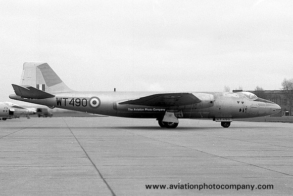 RAF 231 OCU English Electric Canberra T.4 WT490