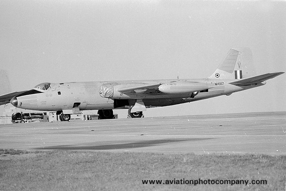 RAF 85 Squadron English Electric Canberra B.2 WH667 (1970)