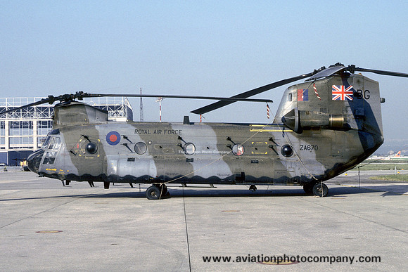 RAF 18 Squadron Vertol Chinook HC.1 ZA670/BG (1991)