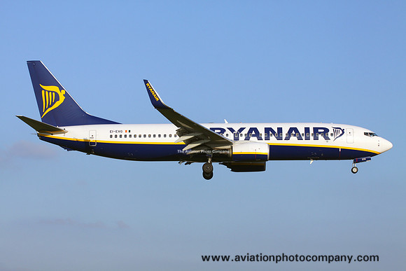 Ryanair Boeing 737-800 EI-EVG at Manchester (2013)