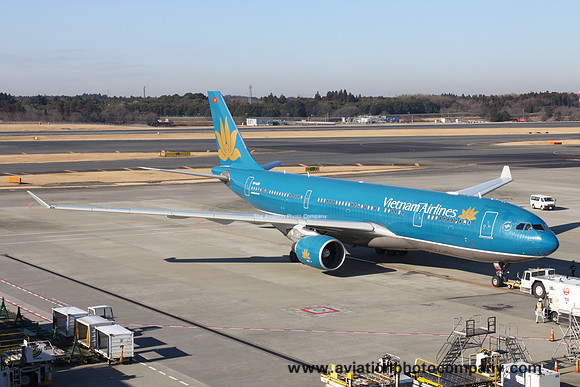 Vietnam Airlines Airbus A330-200 VN-A381 at Tokyo Narita (2016)