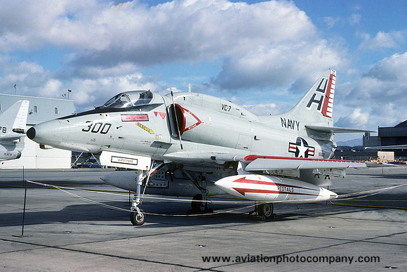 US Navy VC-7 Douglas A-4F Skyhawk 155017/UH-300 (1977)