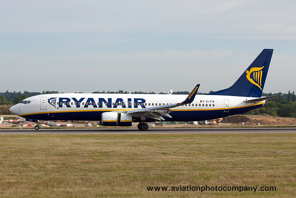 Ryanair Boeing 737-800 EI-FIB at Luton (2015)