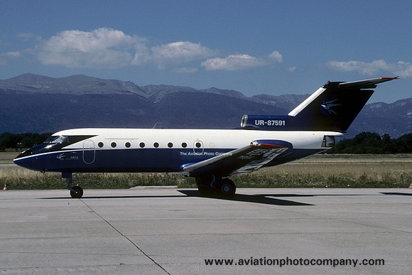 UES Avia Yakolev Yak-40K UR-87591 (2000)