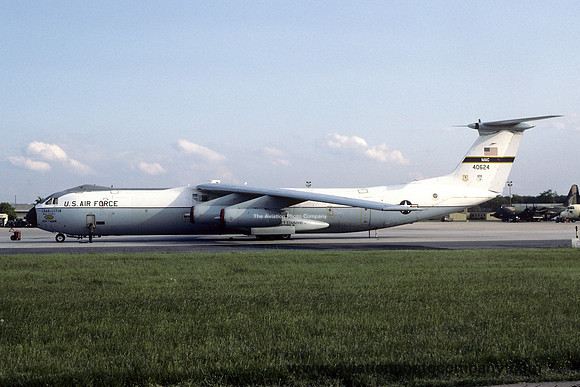 USAF 437 MAW Lockheed C-141B Starlifter 64-0624 (1983)