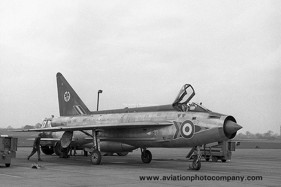 RAF 92 Squadron English Electric Lightning F.2 XN732/H (1968)