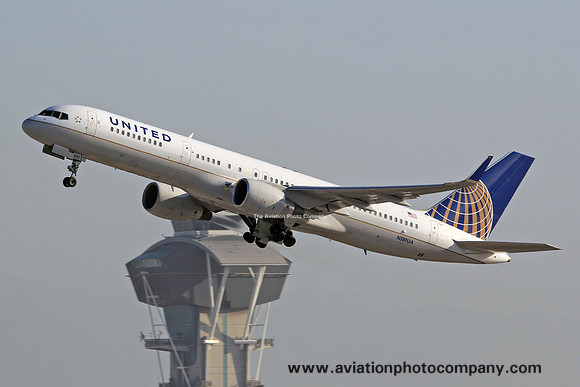 United Airlines Boeing 757-200 N589UA at Los Angeles IAP (2014)