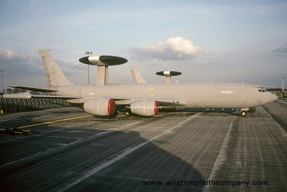 RAF 8 Squadron Boeing E-3D Sentry AEW.1 ZH106 at RAF Waddington (1992)