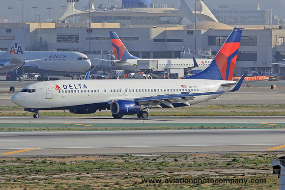 Delta Airlines Boeing 737-800 N3737C at Los Angeles IAP (2014)