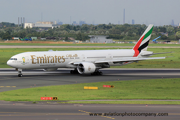 Emirates Boeing 777-300ER A6-EGY at Dusseldorf (2015)