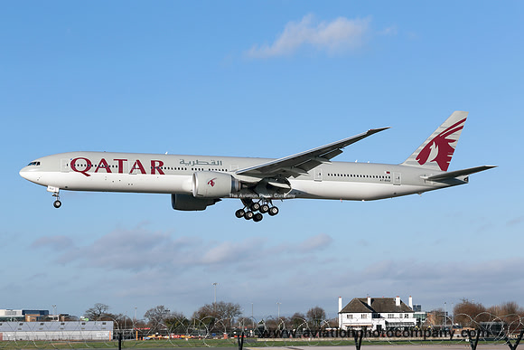 Qatar Airways Boeing 777-300ER A7-BAU at Manchester (2015)