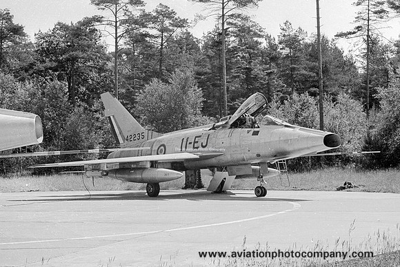 French Air Force EC11/1 North American F-100D Super Sabre 42235/11=EJ
