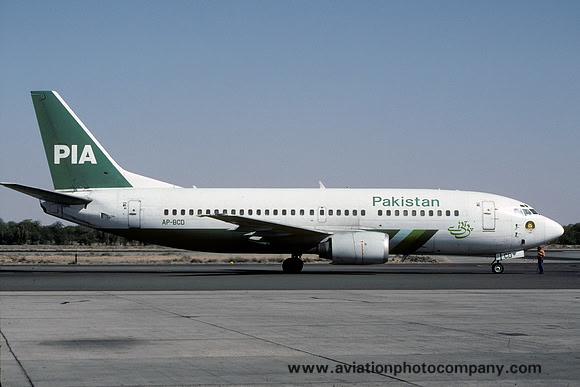 PIA Boeing 737-300 AP-BCD (1999)