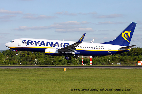 Ryanair Boeing 737-800 EI-ESX at Manchester (2013)
