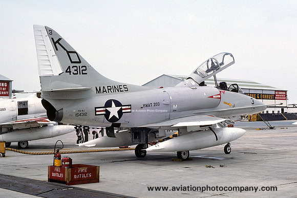 USMC VMAT-203 Douglas TA-4J Skyhawk 154312/KD-3 (1976)