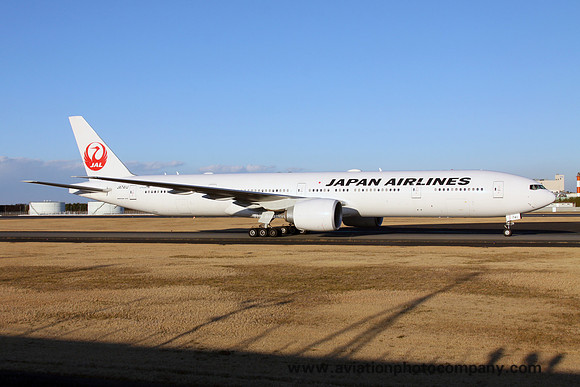 Japan Airlines Boeing 777-300ER JA741J at Tokyo Narita (2016)