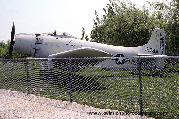 US Navy Douglas A-1C Skyraider 122811 (1978)