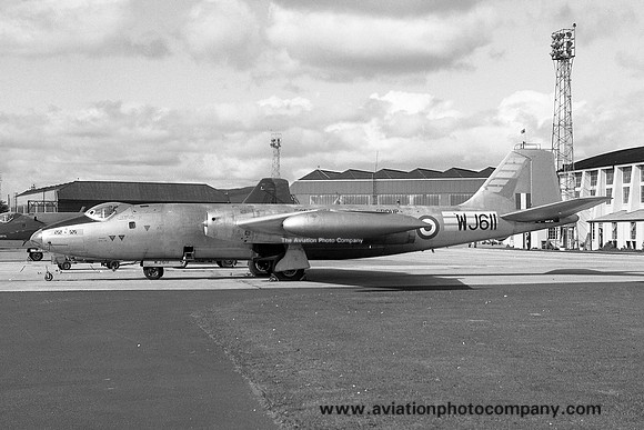 RAF 98 Squadron English Electric Canberra B.2 WJ611 (1970)