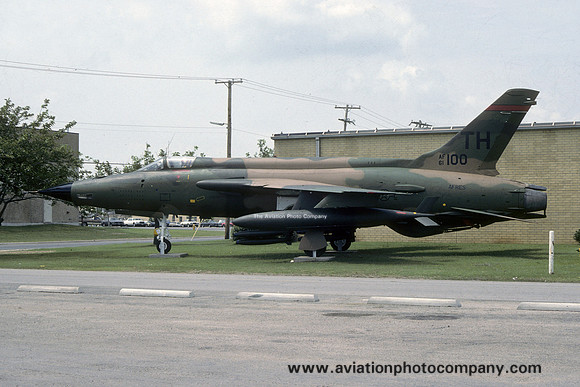 USAF Republic F-105D Thunderchief 61-0100/TH displayed at Fort Worth (1986)