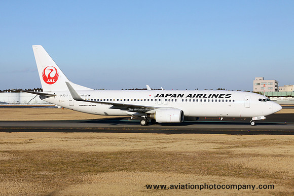 Japan Airlines Boeing 737-800 JA301J at Tokyo Narita (2016)