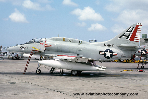 US Navy VC-7 Douglas A-4F Skyhawk 155017/UH-09 (1975)