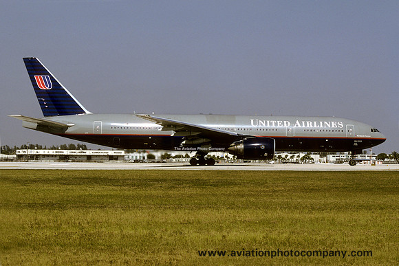 United Airlines Boeing 777-200 N775UA (1997)