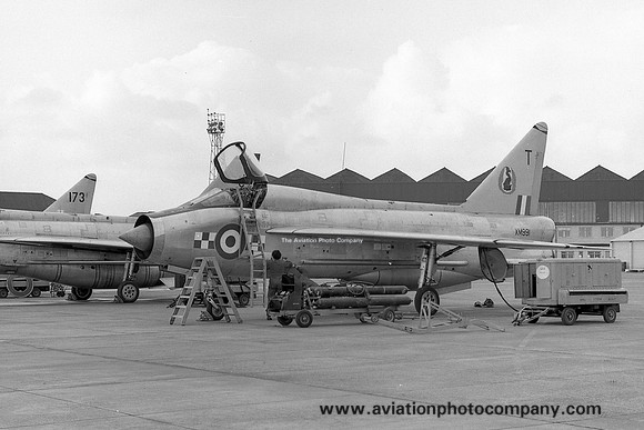 RAF 19 Squadron English Electric Lightning T.4 XM991/T (1972)