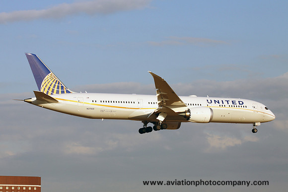 United Airlines Boeing 787-9 N27959 at Tokyo Narita (2016)