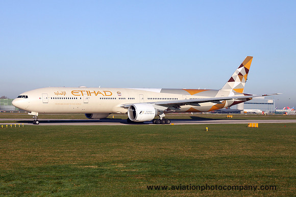Etihad Boeing 777-300ER A6-ETF at Manchester (2016)