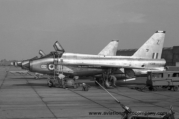RAF 29 Squadron English Electric Lightning T.5 XV328/Z (1968)
