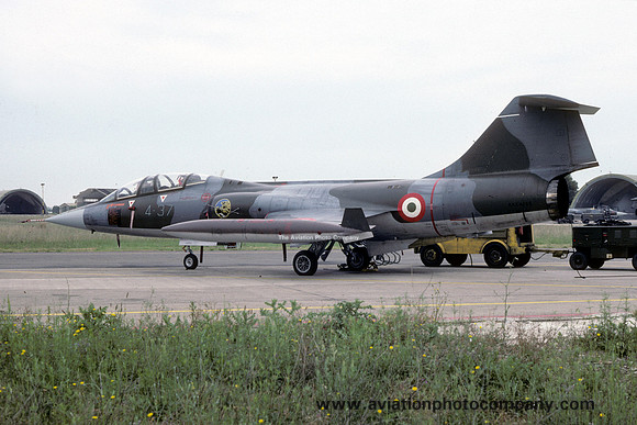 Italian Air Force 4 Stormo Lockheed TF-104G Starfighter MM54255/4-37 (1987)
