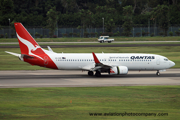 Qantas Boeing 737-800 VH-XZE at Singapore IAP (2016)