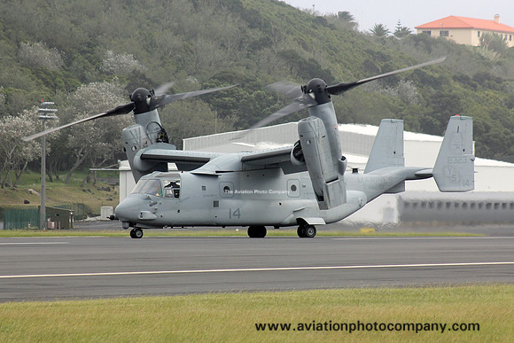 USMC VMM-162 Bell-Boeing MV-22B Osprey 168283/YS-14 at Lajes (2015)