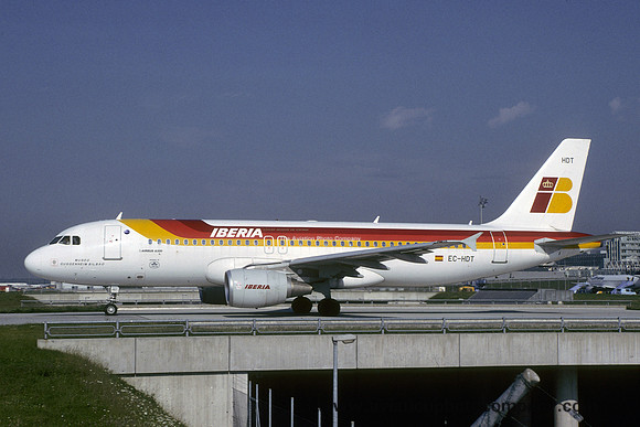 Iberia Airbus A320-200 EC-HDT (2000)