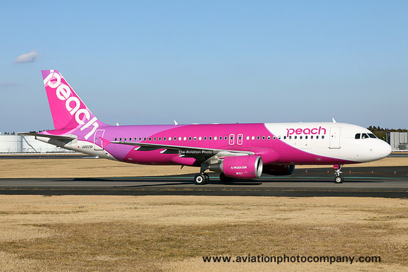 Peach Airbus A320-200 JA809P at Tokyo Narita (2016)