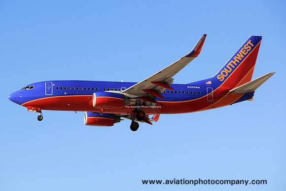 Southwest Airlines Boeing 737-700 N285WN at Los Angeles IAP (2014)