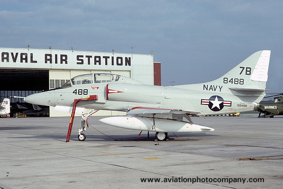 US Navy Atlanta Douglas TA-4J Skyhawk 158488/7B at NAS Atlanta (1975)