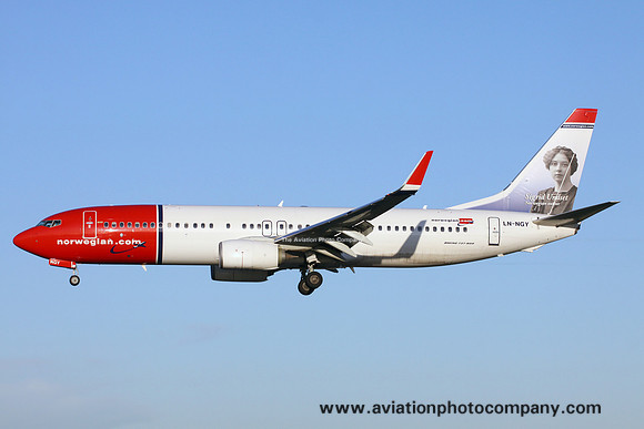 Norwegian Air Shuttle Boeing 737-800 LN-NGY at Manchester (2016)