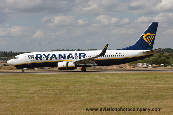 Ryanair Boeing 737-800 EI-FIL at Luton (2015)