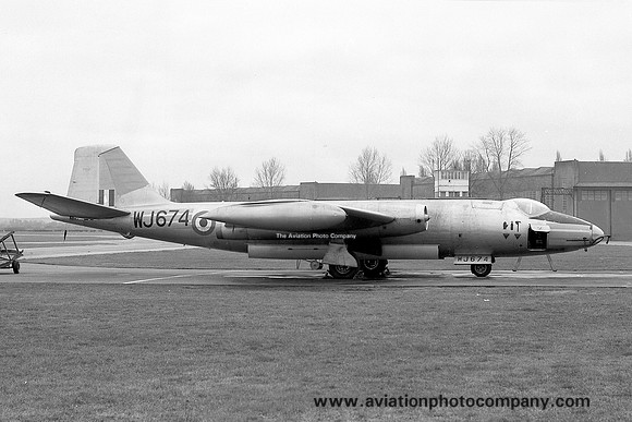 RAF 231 OCU English Electric Canberra B.2 WJ674 at Bassingbourn