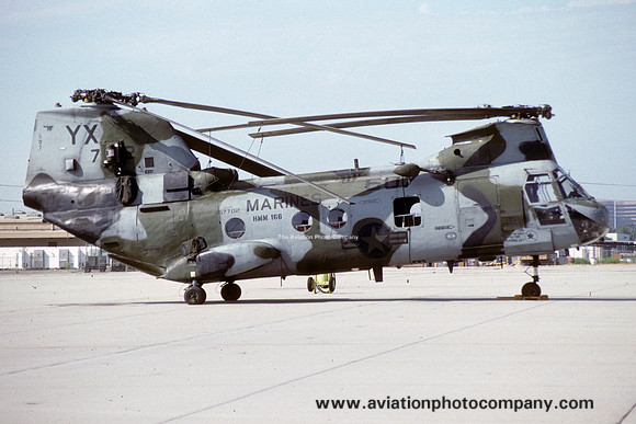 US Marines HMM-166 Vertol CH-46F Sea Knight 157702/YX0607 (1991)