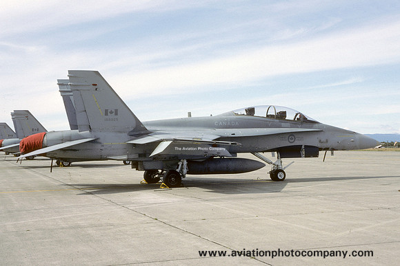 Canadian Armed Forces 441 Squadron McDonnell Douglas CF-188B Hornet 188925 (1987)