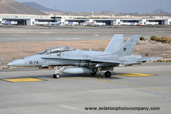 Spanish AF Ala 12 McDonnell Douglas EF-18BM Hornet CE.15-11/12-74 at Gando (2012)
