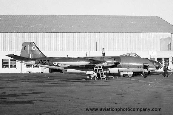 RAF 3 Squadron English Electric Canberra B(I).8 XM271 at RAF Luqa (1969)