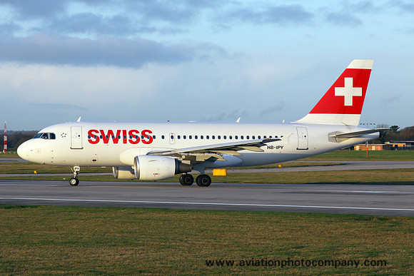Swiss Airlines Airbus A319-100 HB-IPY at Manchester (2015)