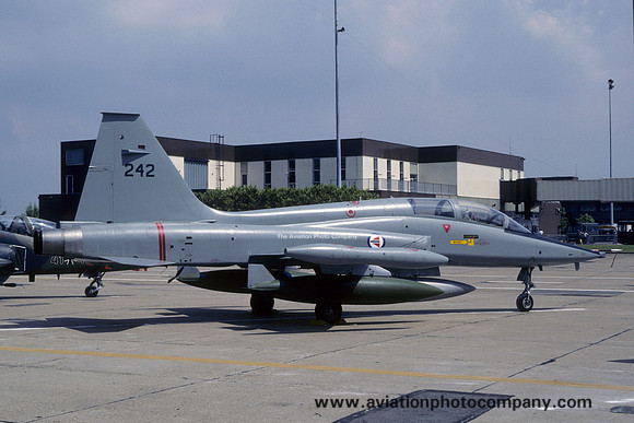 Norwegian Air Force 336 Skv Northrop F-5B at the Mildenhall Air Fete (1988)