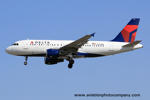 Delta Airlines Airbus A319-100 N329NB at Los Angeles IAP (2014)