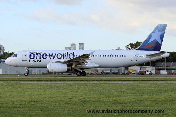 LAN Airbus A320-200 LV-BFO at Buenos Aires (2015)