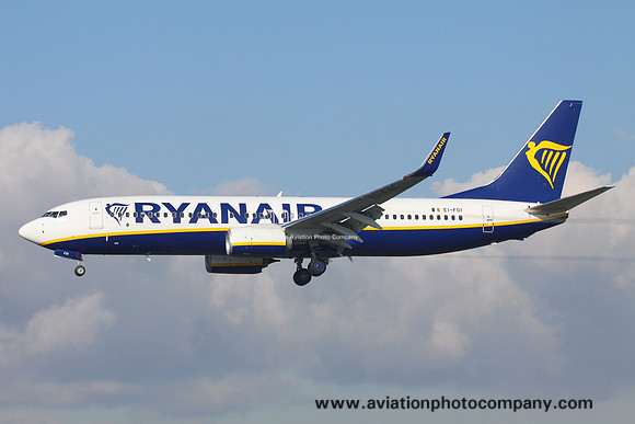 Ryanair Boeing 737-800 EI-FOI at Manchester (2016)