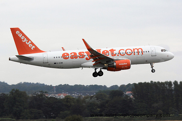 easyJet AIrtbus A320-200 G-EZWI (2015)